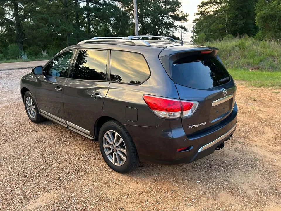 2014 Nissan Pathfinder 4th Gen - Image 5 of 10