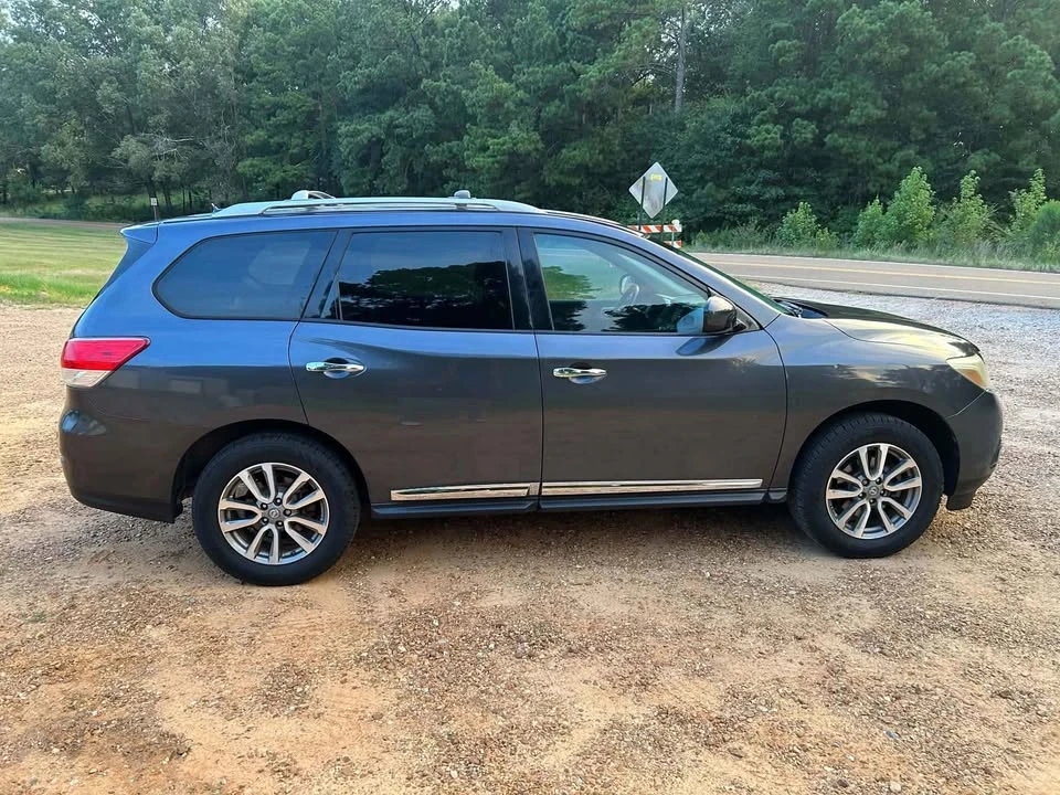 2014 Nissan Pathfinder 4th Gen - Image 4 of 10