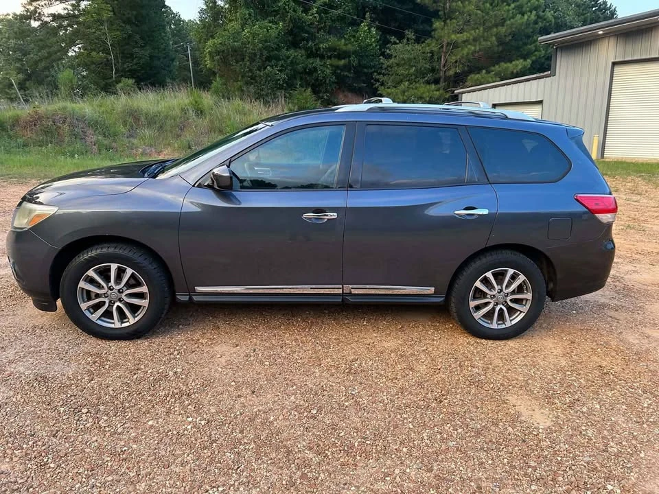 2014 Nissan Pathfinder 4th Gen - Image 3 of 10