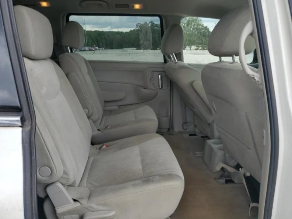 2014 Nissan Quest - Image 11 of 15