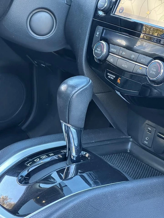 2014 Nissan Rogue - Image 16 of 20