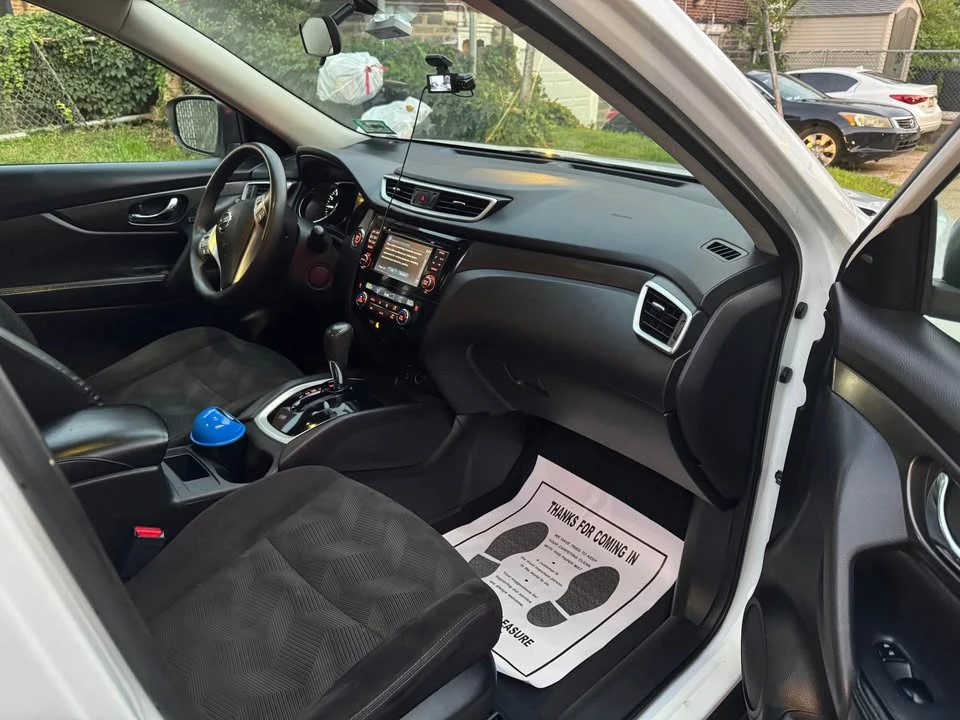 2014 Nissan Rogue - Image 6 of 10