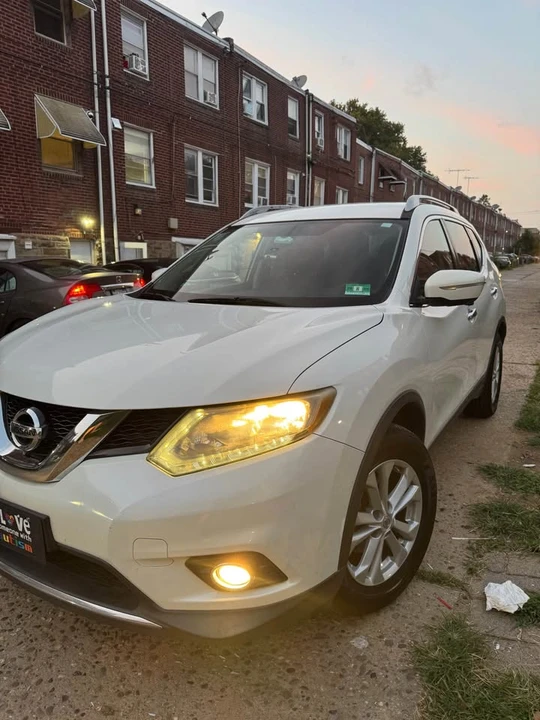 2014 Nissan Rogue - Image 2 of 10