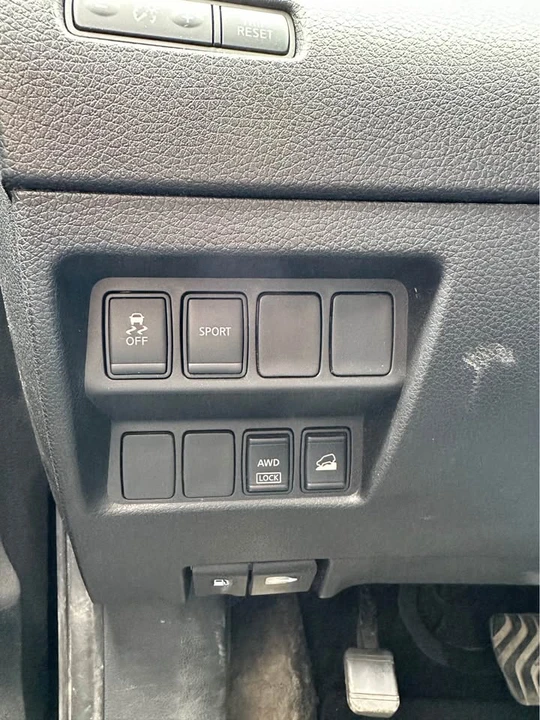 2014 Nissan Rogue - Image 13 of 17
