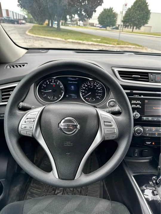 2014 Nissan Rogue - Image 11 of 17