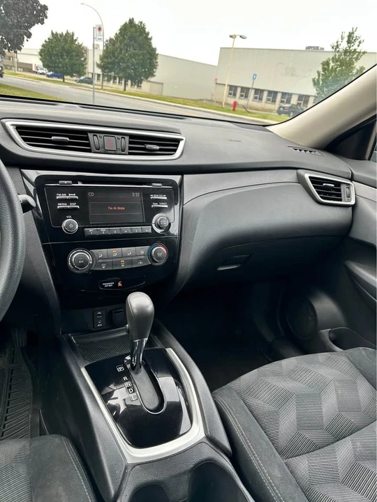 2014 Nissan Rogue - Image 10 of 17