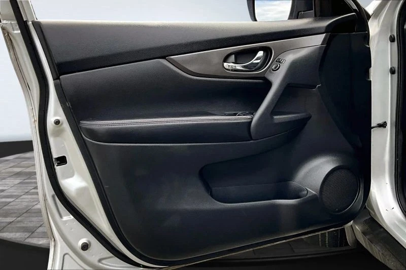 2014 Nissan Rogue - Image 9 of 12