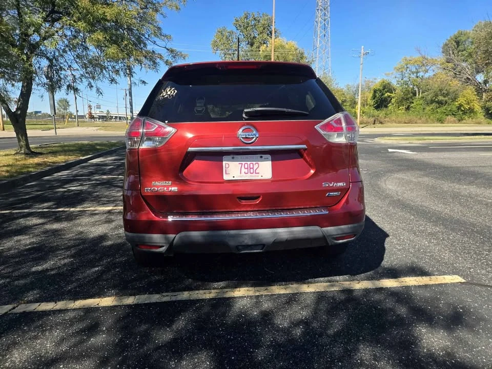 2014 Nissan Rogue - Image 8 of 11