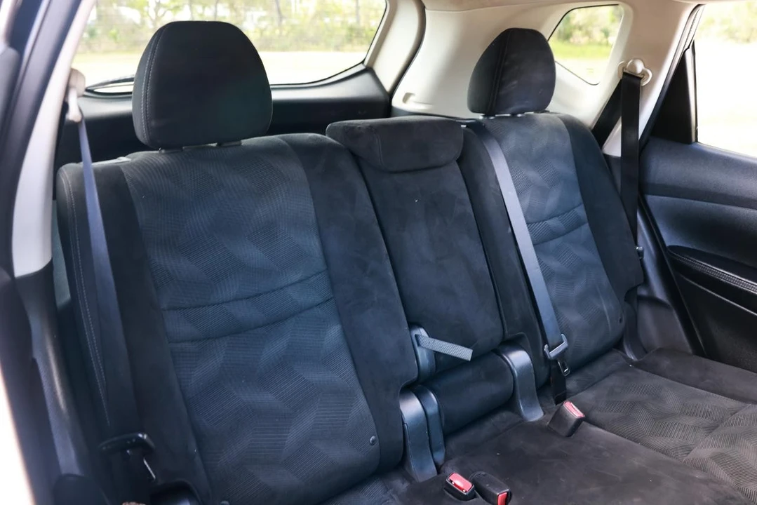 2014 Nissan Rogue - Image 14 of 21