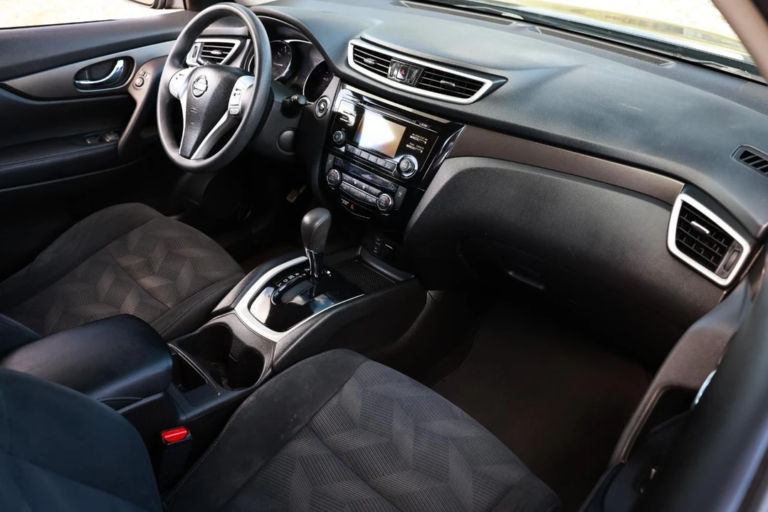 2014 Nissan Rogue - Image 16 of 21