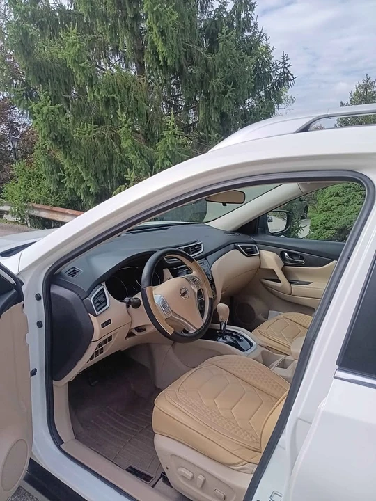 2014 Nissan Rogue - Image 2 of 3