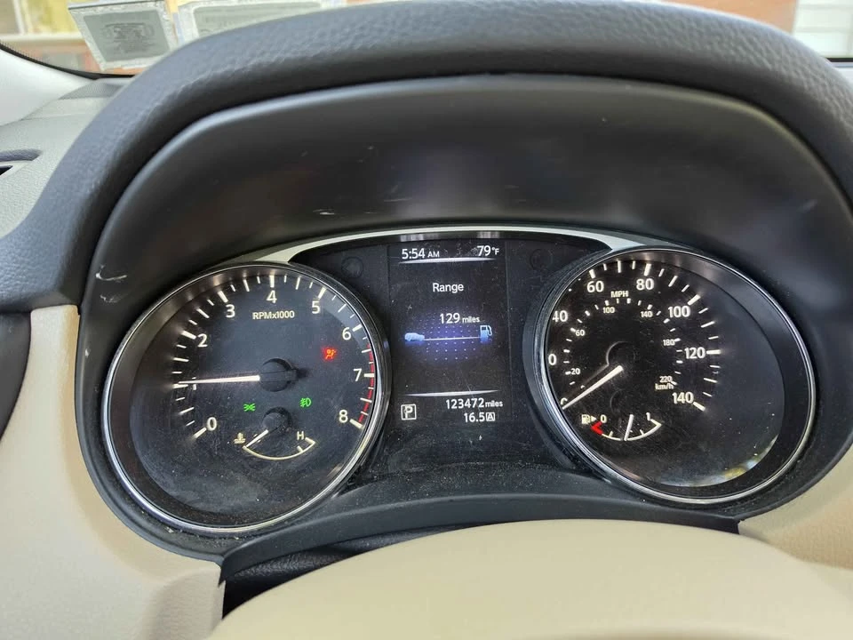 2014 Nissan Rogue - Image 5 of 11