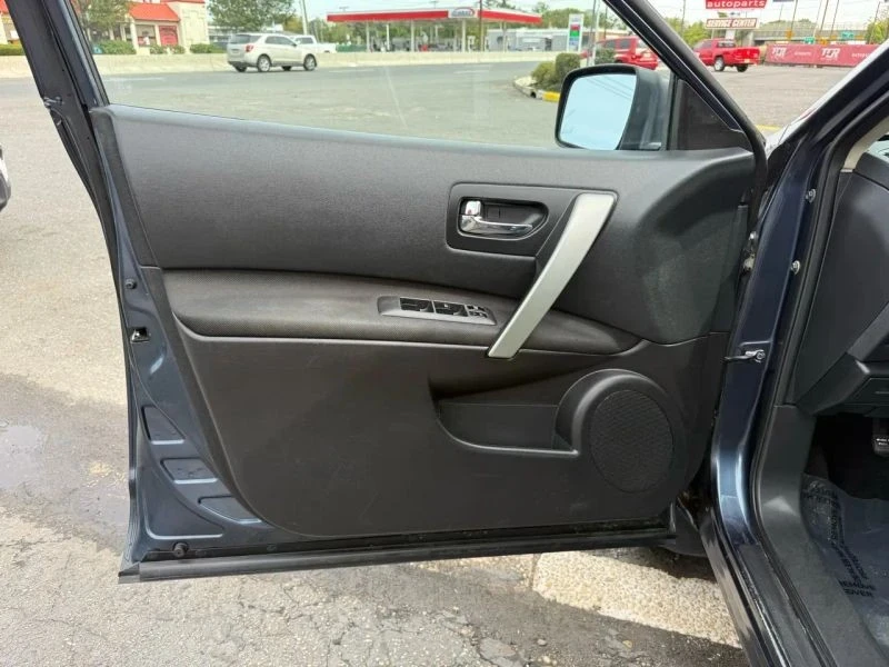 2014 Nissan Rogue - Image 11 of 12
