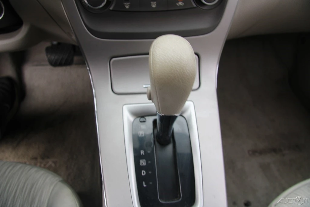 2014 Nissan Sentra 7th Gen - Image 15 of 21