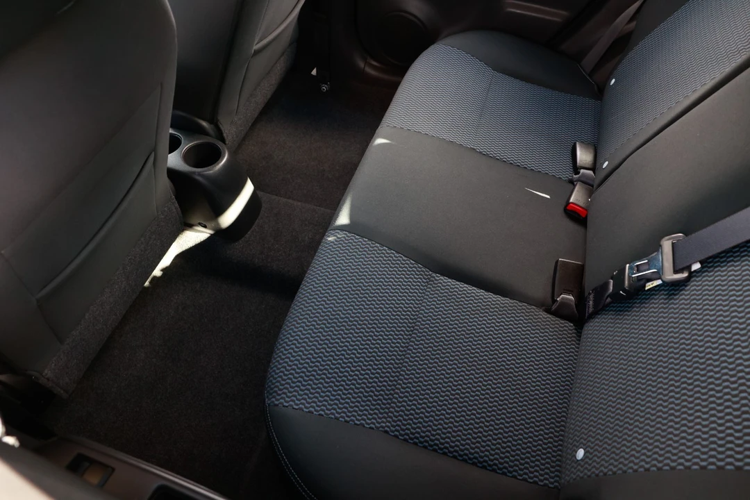 2014 Nissan Versa - Image 10 of 12
