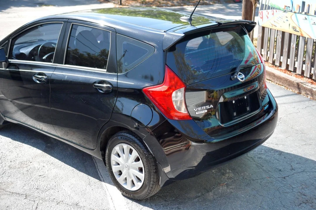 2014 Nissan Versa - Image 10 of 12