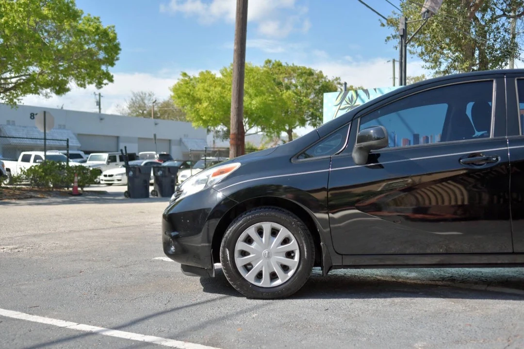 2014 Nissan Versa - Image 5 of 12