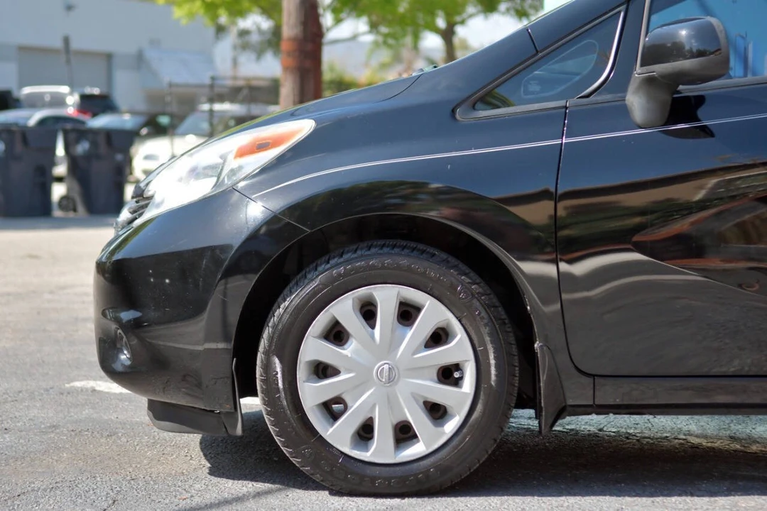 2014 Nissan Versa - Image 6 of 12