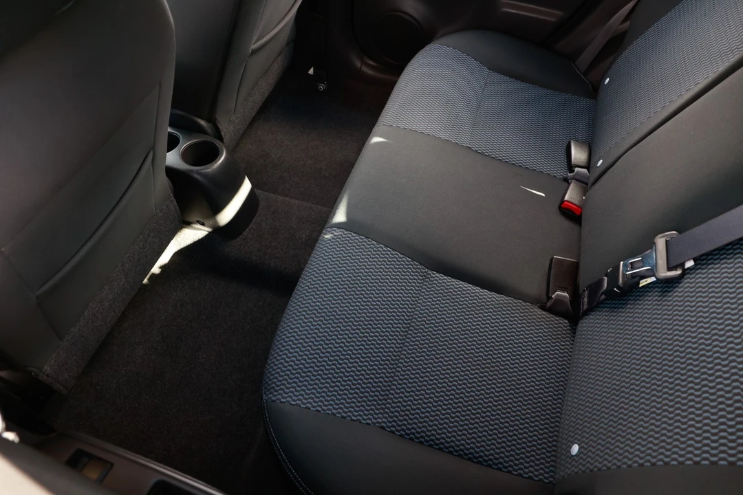2014 Nissan Versa - Image 10 of 12