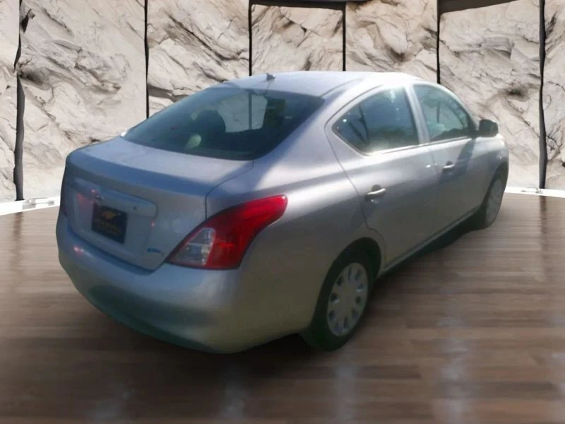 2014 Nissan Versa - Image 5 of 12