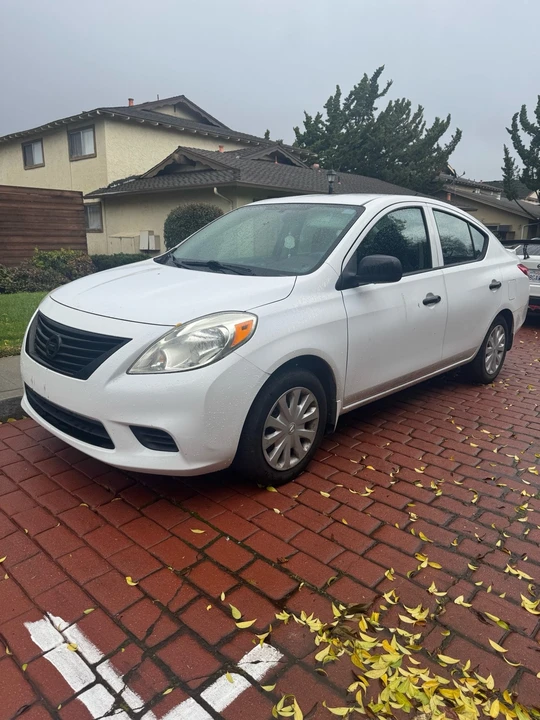 2014 Nissan Versa - Image 2 of 4