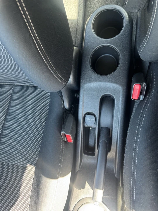 2014 Nissan Versa - Image 10 of 12