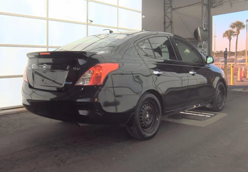 2014 Nissan Versa - Image 5 of 12