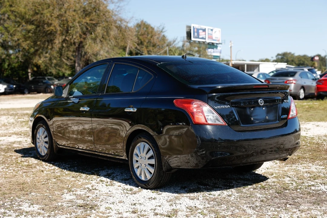 2014 Nissan Versa - Image 5 of 12