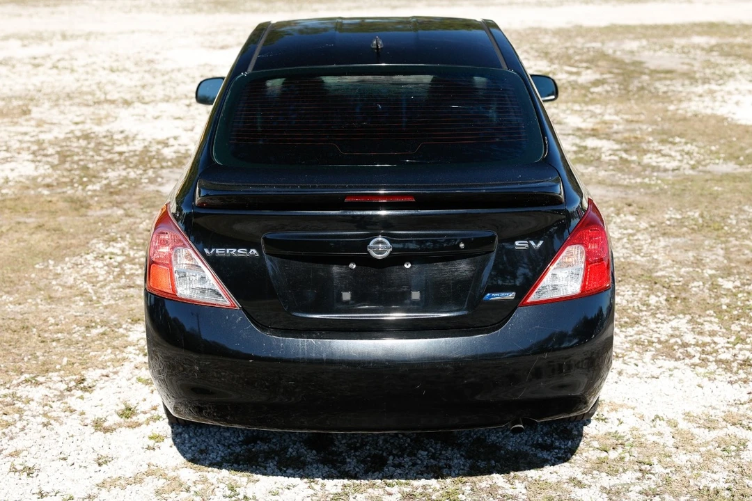 2014 Nissan Versa - Image 9 of 12