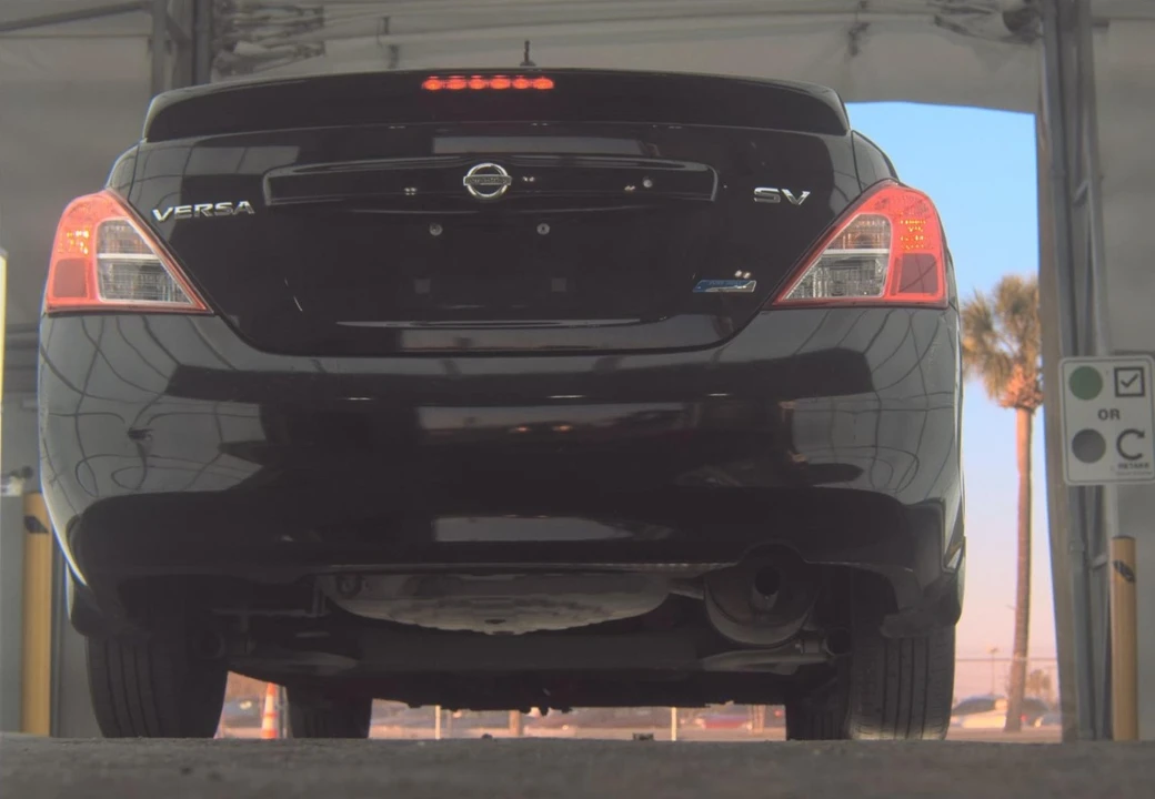2014 Nissan Versa - Image 4 of 12