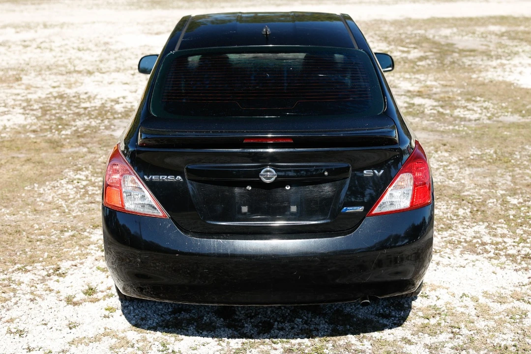 2014 Nissan Versa - Image 9 of 12