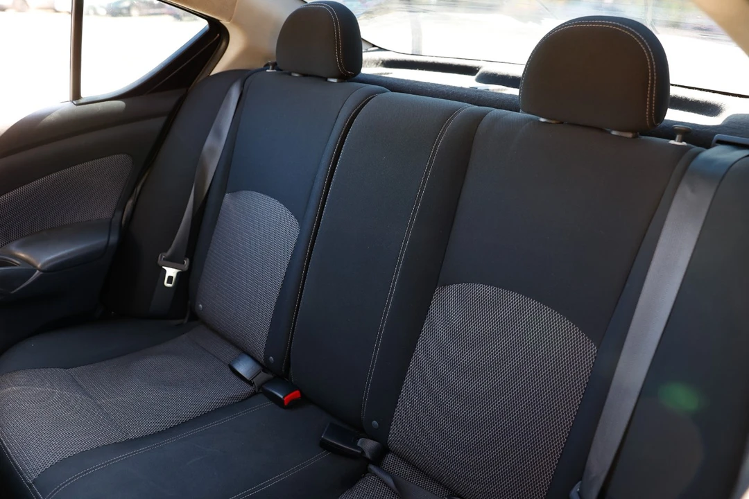 2014 Nissan Versa - Image 8 of 12