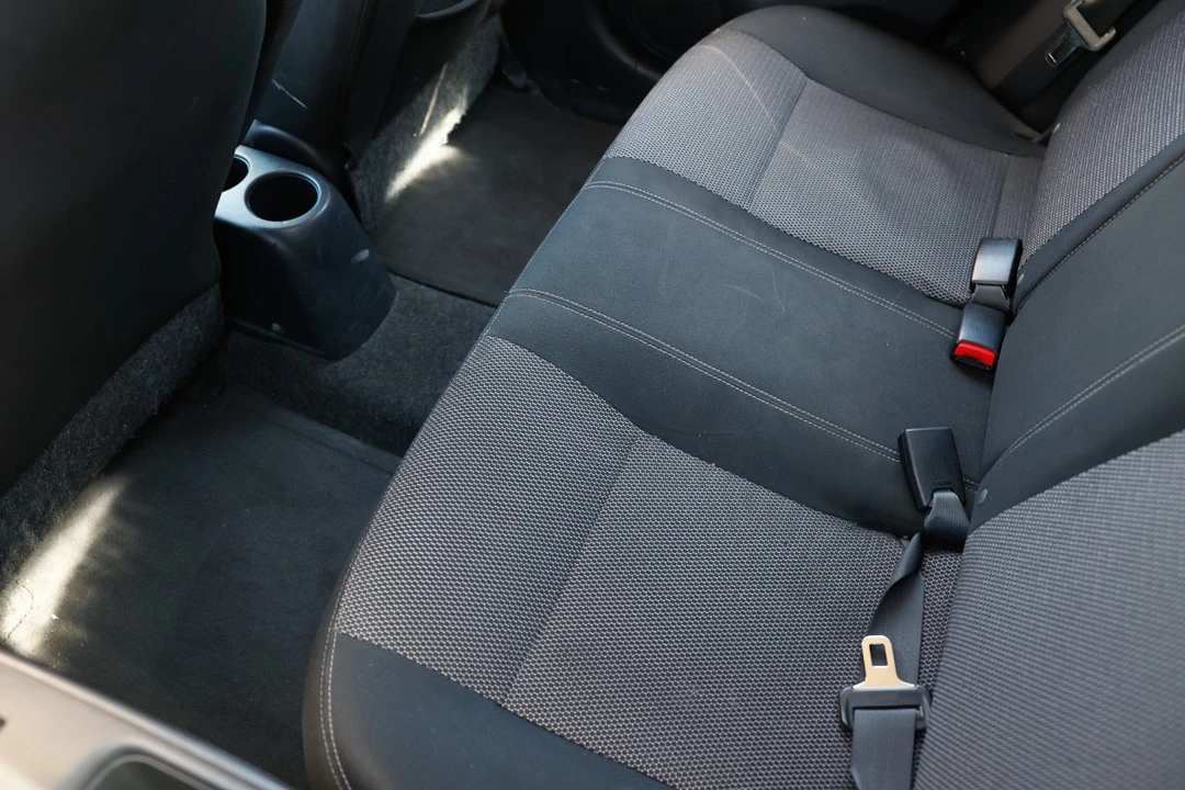 2014 Nissan Versa - Image 10 of 12