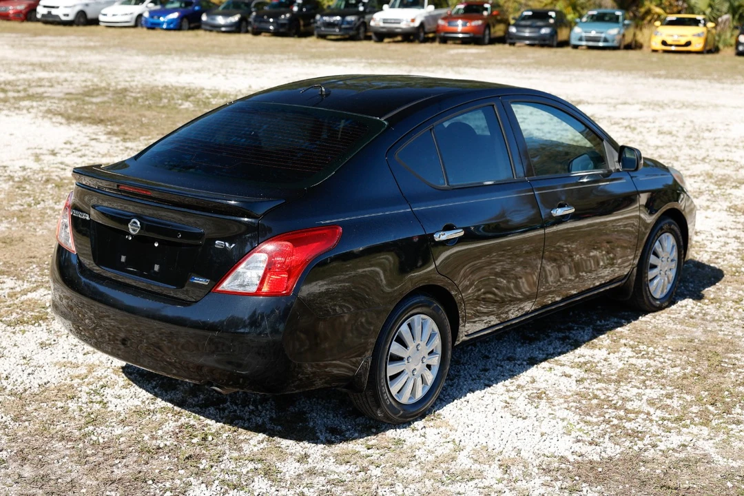 2014 Nissan Versa - Image 11 of 12