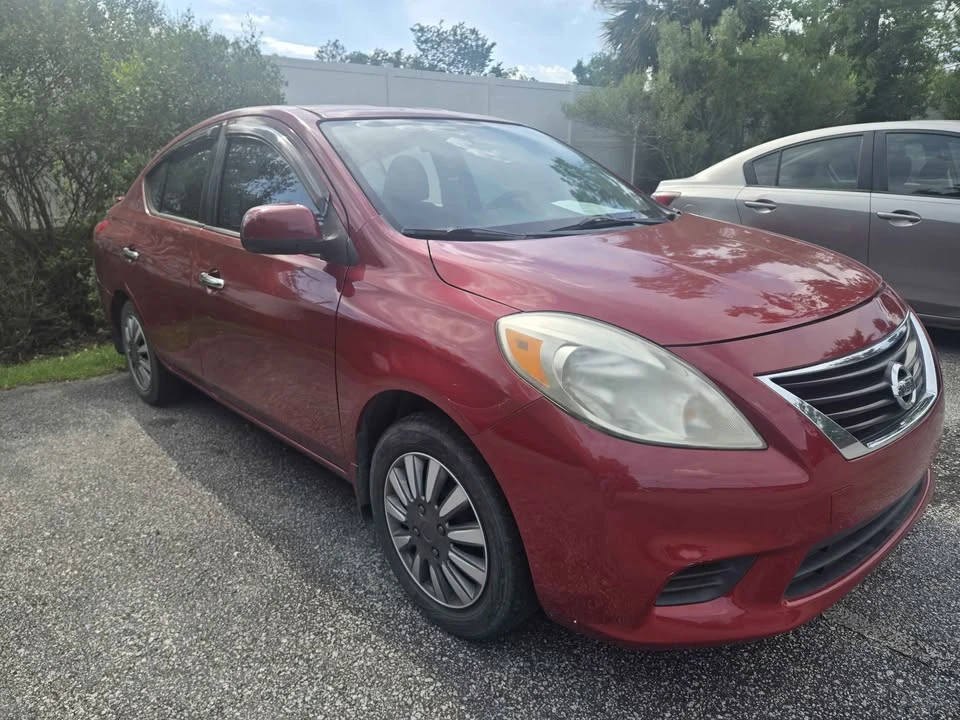 2014 Nissan Versa - Image 3 of 11