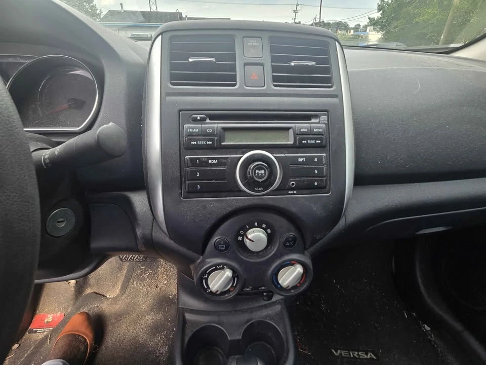 2014 Nissan Versa - Image 9 of 11