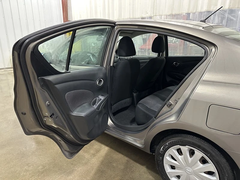 2014 Nissan Versa - Image 11 of 12