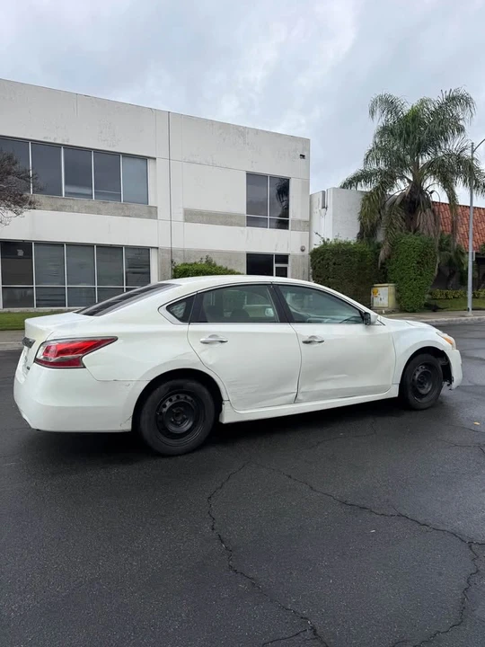 2014 Nissan Altima 5th Gen - Image 5 of 10