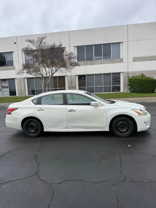 2014 Nissan Altima 5th Gen - Image 4 of 10