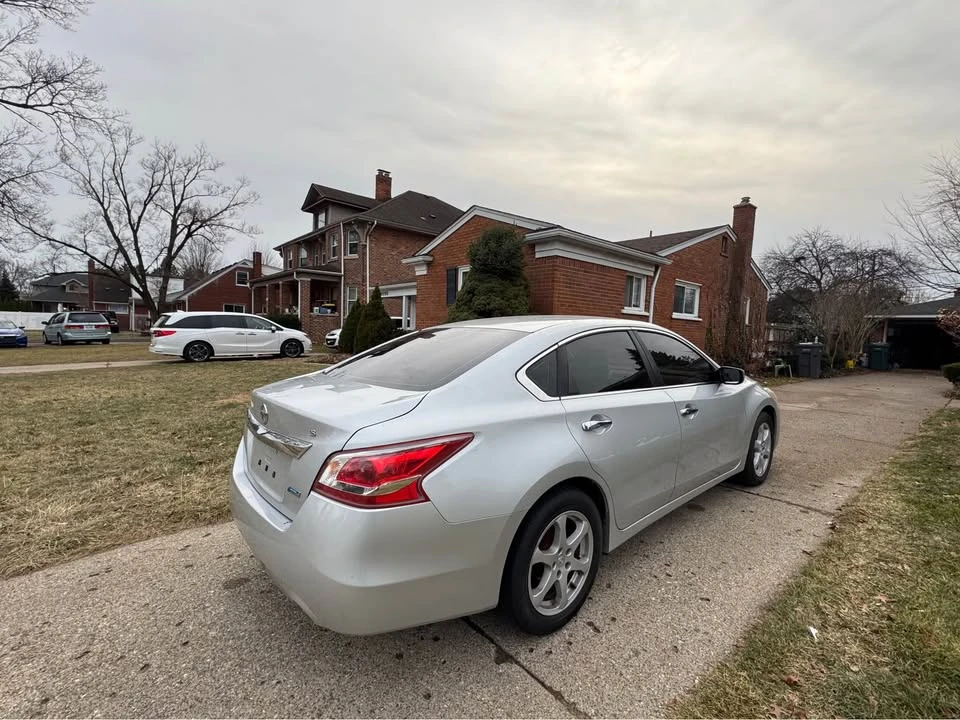 2014 Nissan Altima 5th Gen - Image 3 of 15