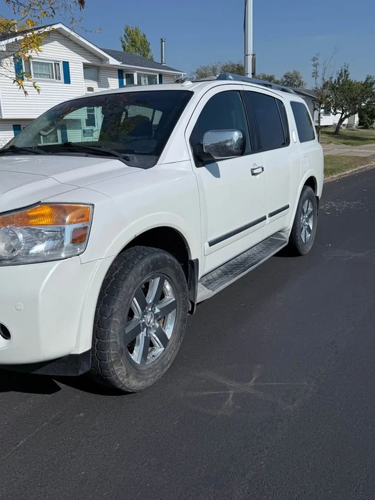 2014 Nissan Armada - Image 4 of 9