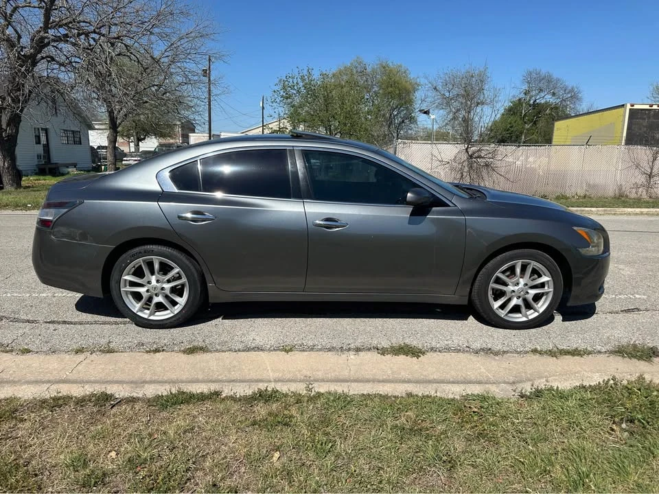 2014 Nissan Maxima 7th Gen - Image 5 of 10
