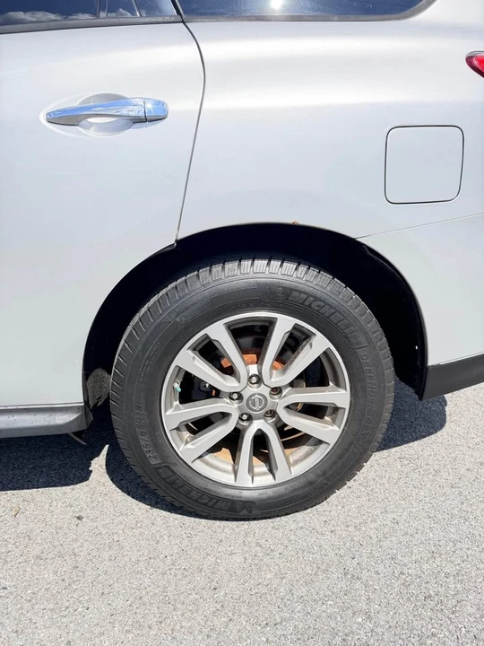 2014 Nissan Pathfinder 4th Gen - Image 3 of 14