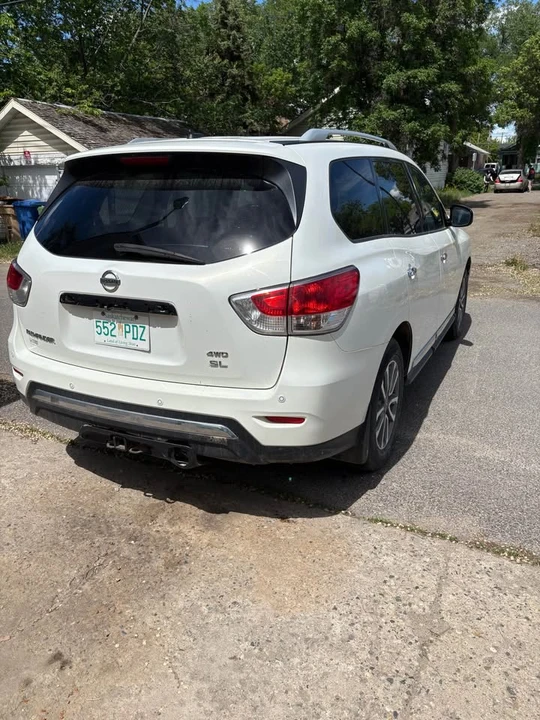 2014 Nissan Pathfinder 4th Gen - Image 2 of 9