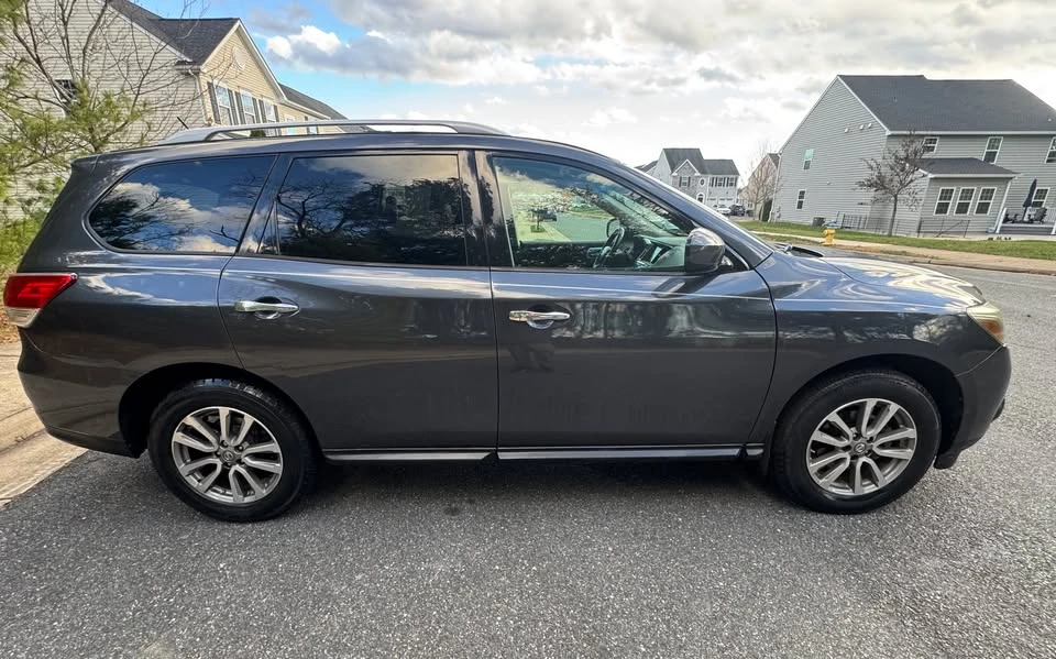 2014 Nissan Pathfinder 4th Gen - Image 3 of 17