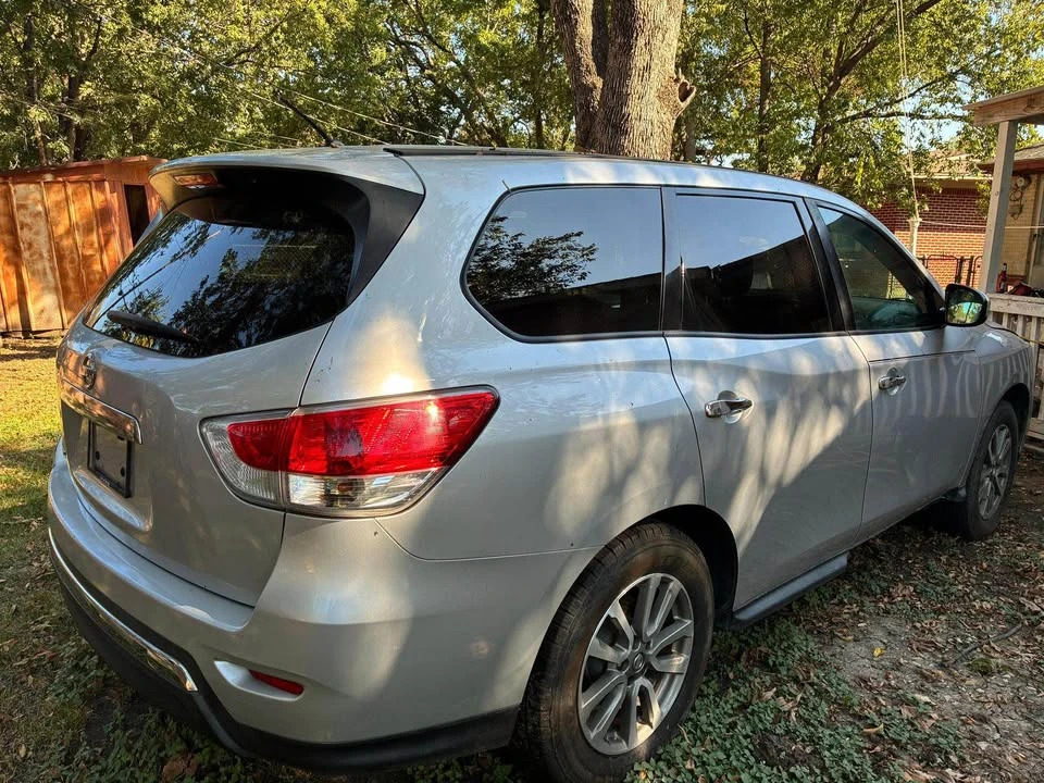 2014 Nissan Pathfinder 4th Gen - Image 5 of 5