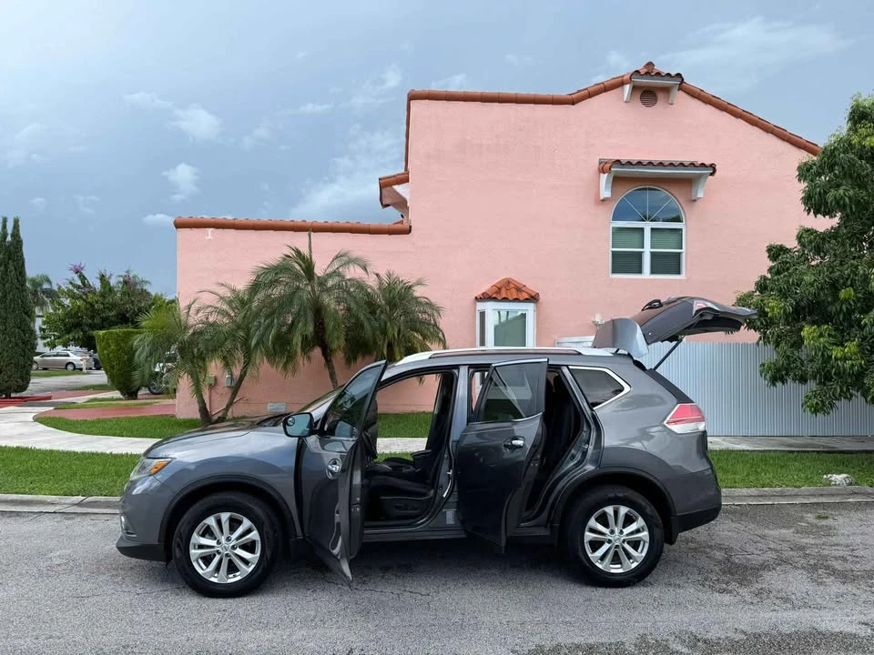 2014 Nissan Rogue - Image 11 of 14