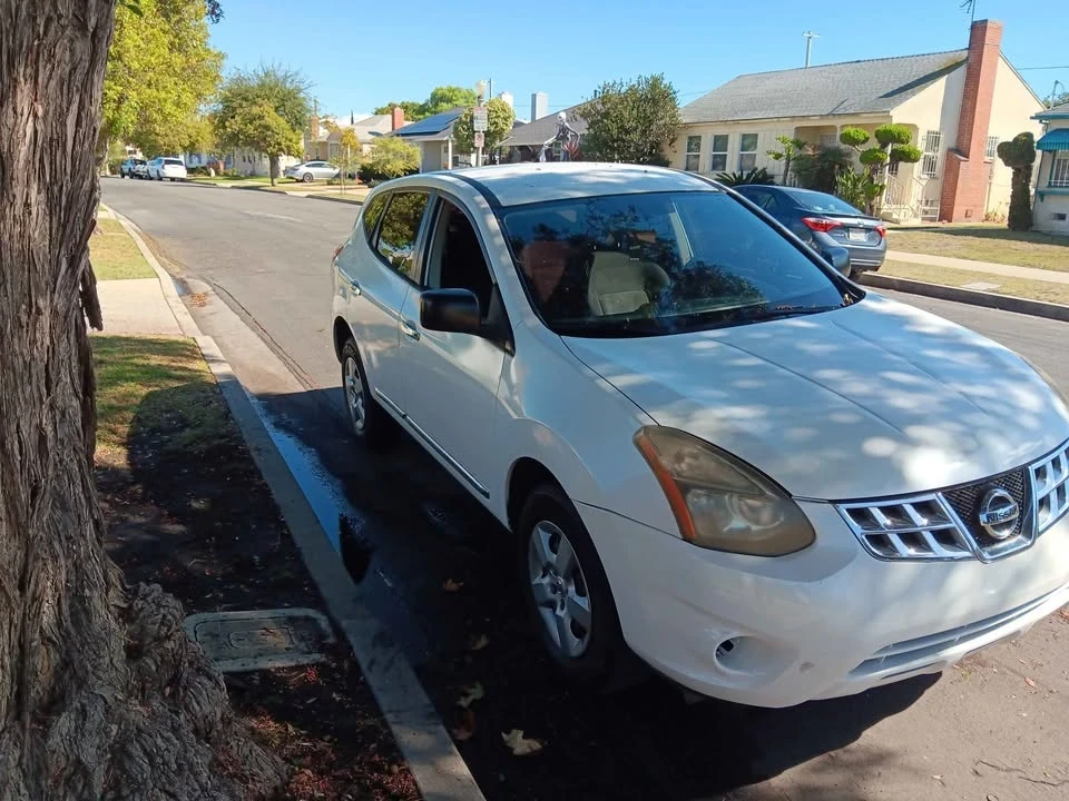 2014 Nissan Rogue - Image 3 of 10