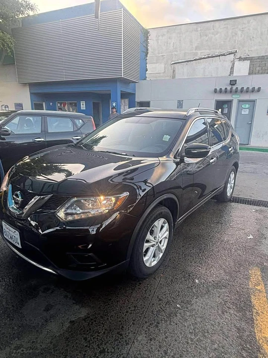 2014 Nissan Rogue - Image 2 of 2