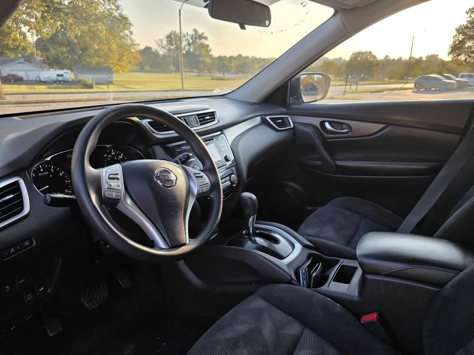 2014 Nissan Rogue - Image 10 of 15